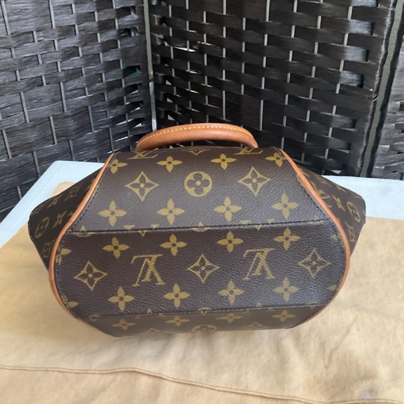 Louis Vuitton LV Monogram Ellipse PM - Picture 4 of 16